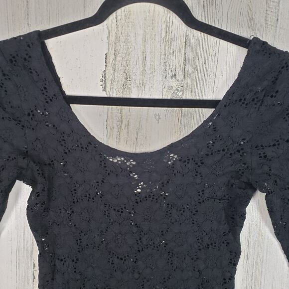Pins & Needles Urban Outfitters Black Lace Scoop Neck 3/4 Sleeve Top Size XS - Picture 2 of 9